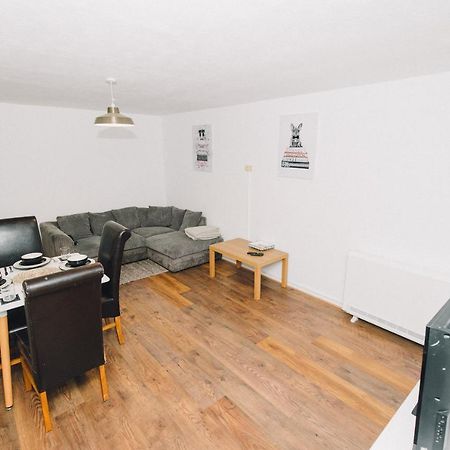 Luxe Spacious & Central 2Bed Luton Apartment - Free Parking - Free Wi-Fi - Near Ltn Airport & L&D Hospital Exteriör bild