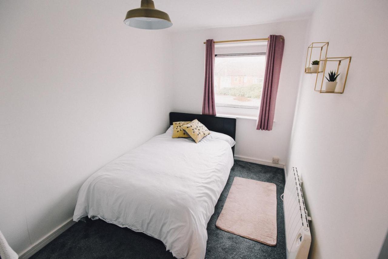 Luxe Spacious & Central 2Bed Luton Apartment - Free Parking - Free Wi-Fi - Near Ltn Airport & L&D Hospital Exteriör bild