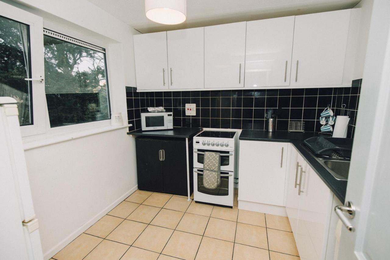 Luxe Spacious & Central 2Bed Luton Apartment - Free Parking - Free Wi-Fi - Near Ltn Airport & L&D Hospital Exteriör bild